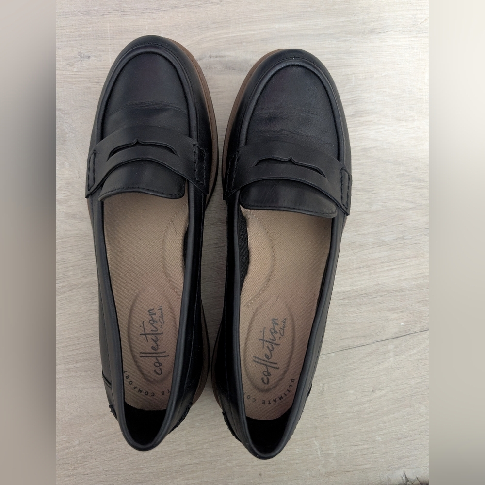 NWOT, Size 6 Clarks Women's Black Loafers